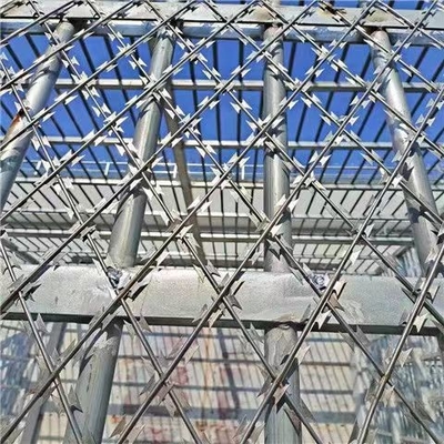 High quality hot dipped galvanized diamond razor barbed wire mesh anti climb welded concertina blade razor wire fence