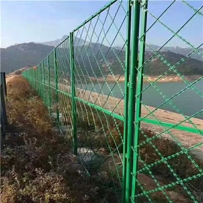High quality hot dipped galvanized diamond razor barbed wire mesh anti climb welded concertina blade razor wire fence